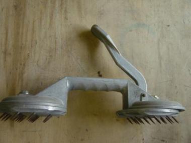 Krallenheber für Doppelböden mit Teppichbelag  2x120 Ømm 